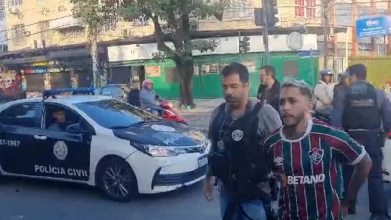 Polícia prende trio que extorquia clientes de garotos de programa