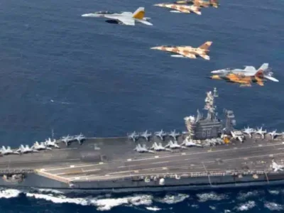 Porta-aviões dos EUA é atacado no Mar Vermelho