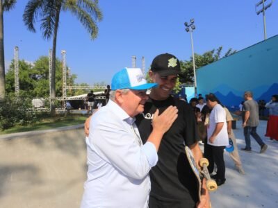Projeto de Skate em Niterói recebe visita do prefeito e Bob Burnquist