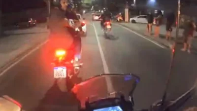 Rio: Motociclista salvo por agenda em tentativa de assalto - Vídeo
