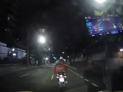 Vídeo mostra que motoboy sinalizou parada para taxista