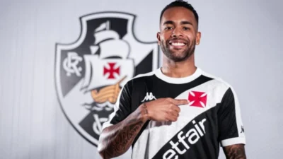 Alex Teixeira comemora retorno ao Vasco