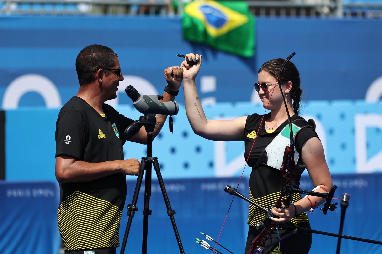 Ana Luiza Caetano brilha avança à segunda fase do tiro com arco