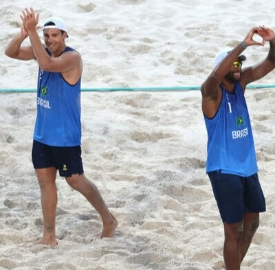 Evandro e Arthur são eliminados do vôlei de praia em Paris