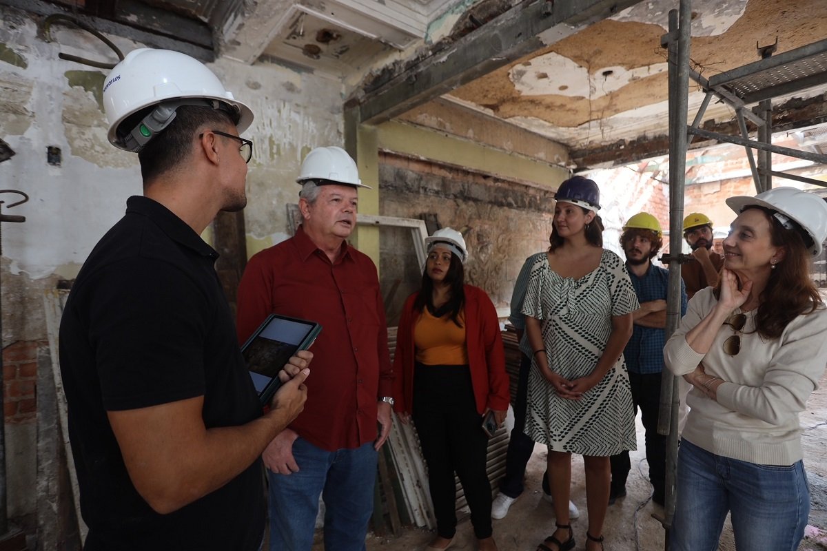 Axel visita obras do Castelinho do Gragoatá e anuncia manutenção de ciclovias