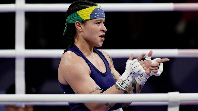 Bia Ferreira vence holandesa e tem medalha garantida