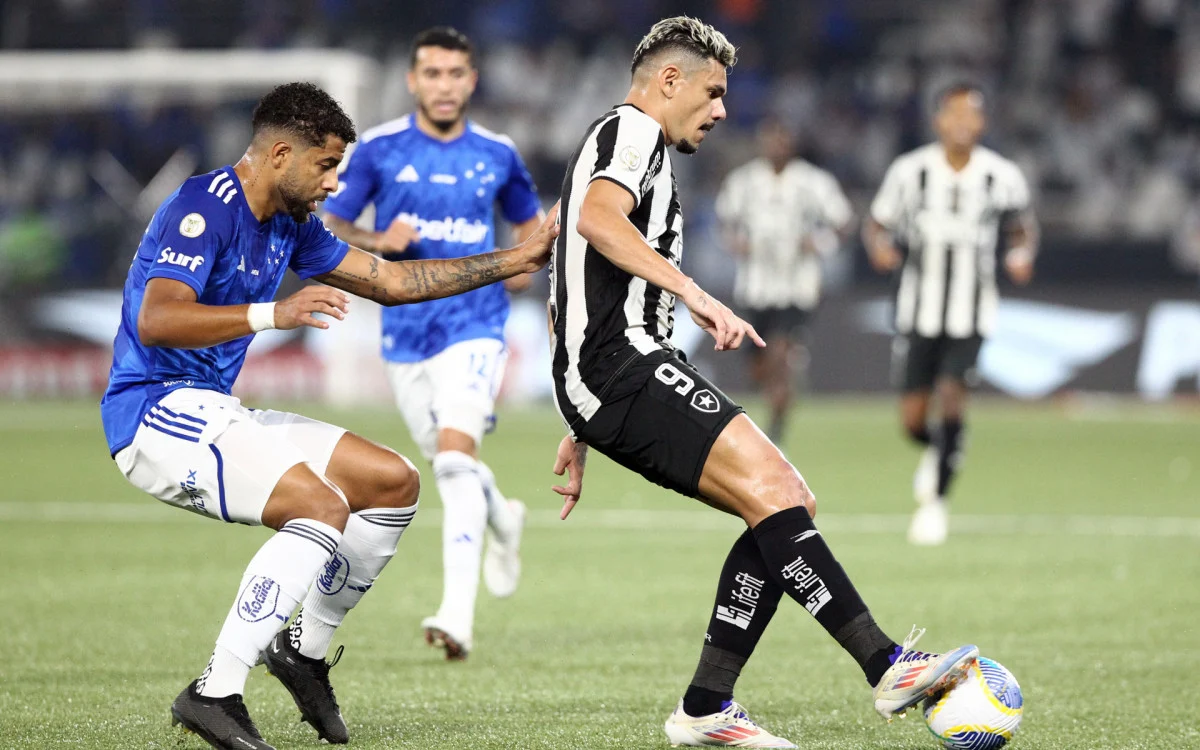 Botafogo perde feio para o Cruzeiro no Nilton Santos