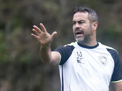 Botafogo surpreendido por cobrança de multa por Artur Jorge