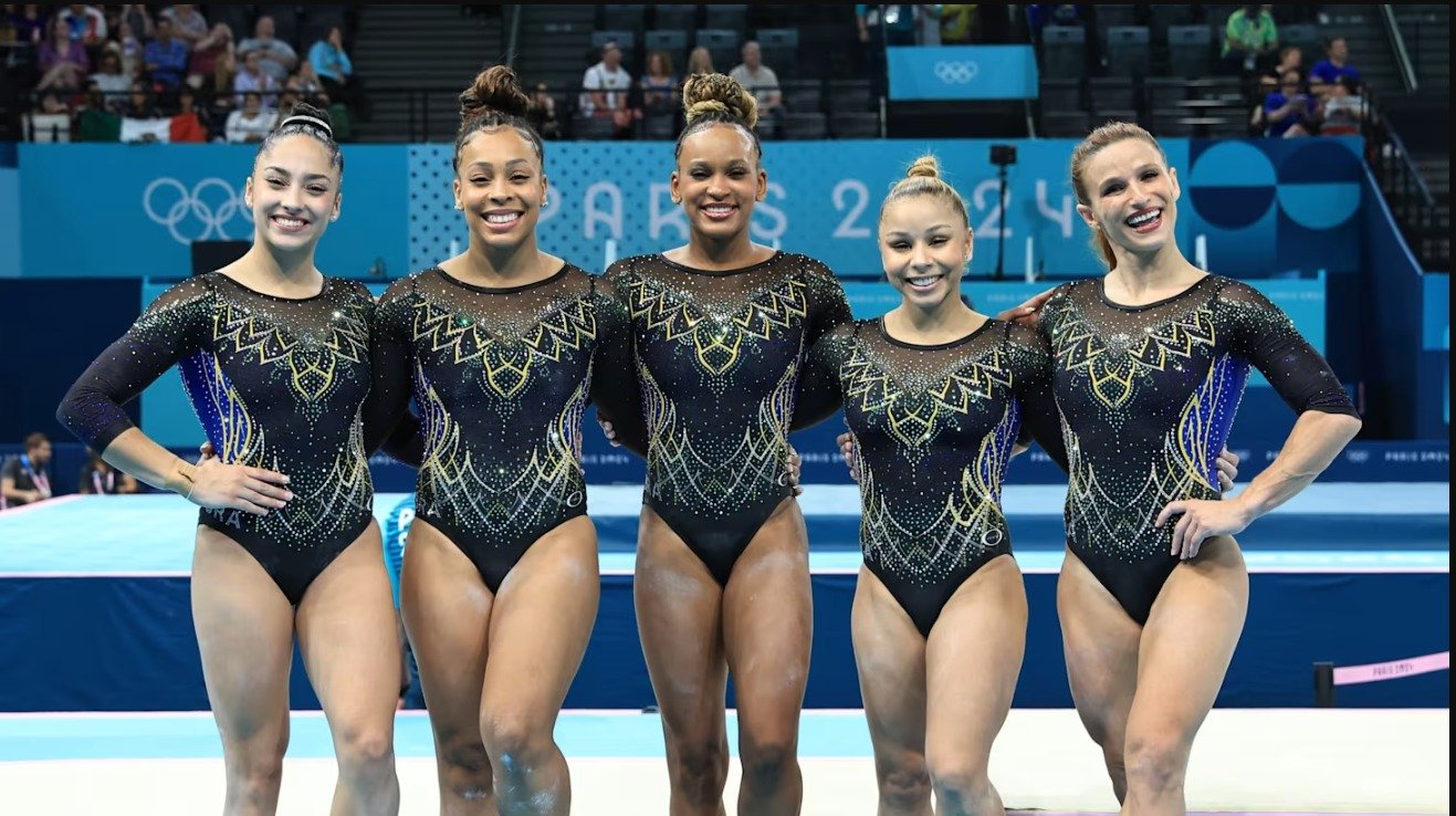 Brasil avança com força para as finais da Ginástica Artística, com Júlia Soares, Lorrane Oliveira, Rebeca Andrade, Flávia Saraiva e Jade Barbosa, capitã do time  | Ricardo Bufolin/CBG