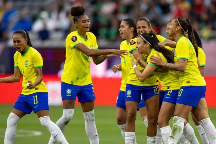 Brasil estreia com vitória no futebol