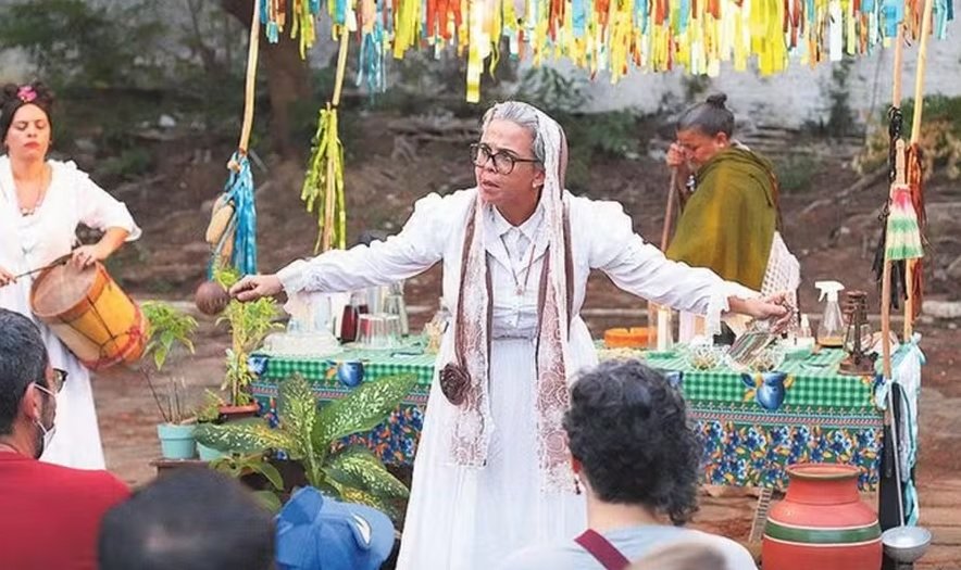 Espetáculo "Candeia" encanta Niterói com história e cura; grátis, nesta sexta (19)