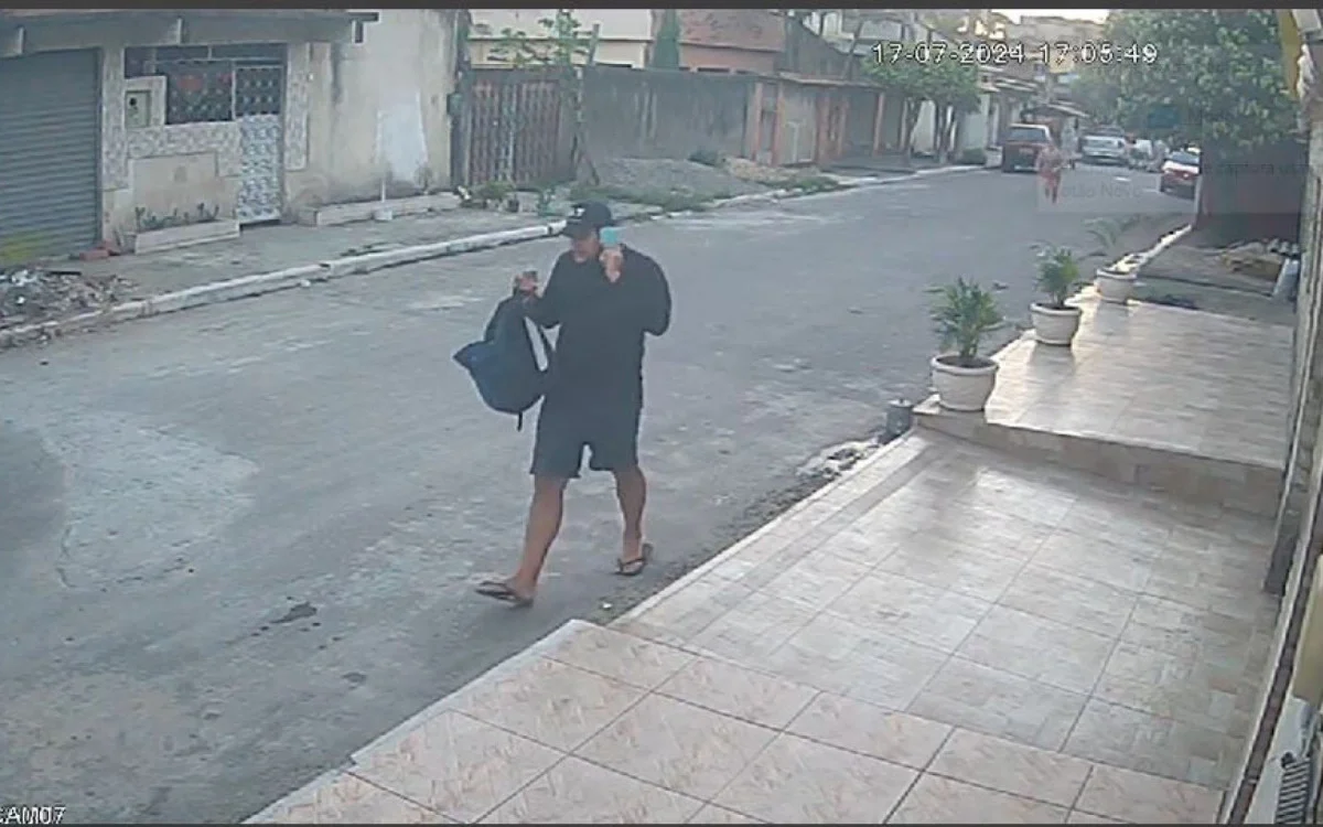 Câmera registra assalto com morte de pai e filho na Baixada