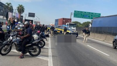 Cinco feridos em acidente com três motos e um carro na Baixada