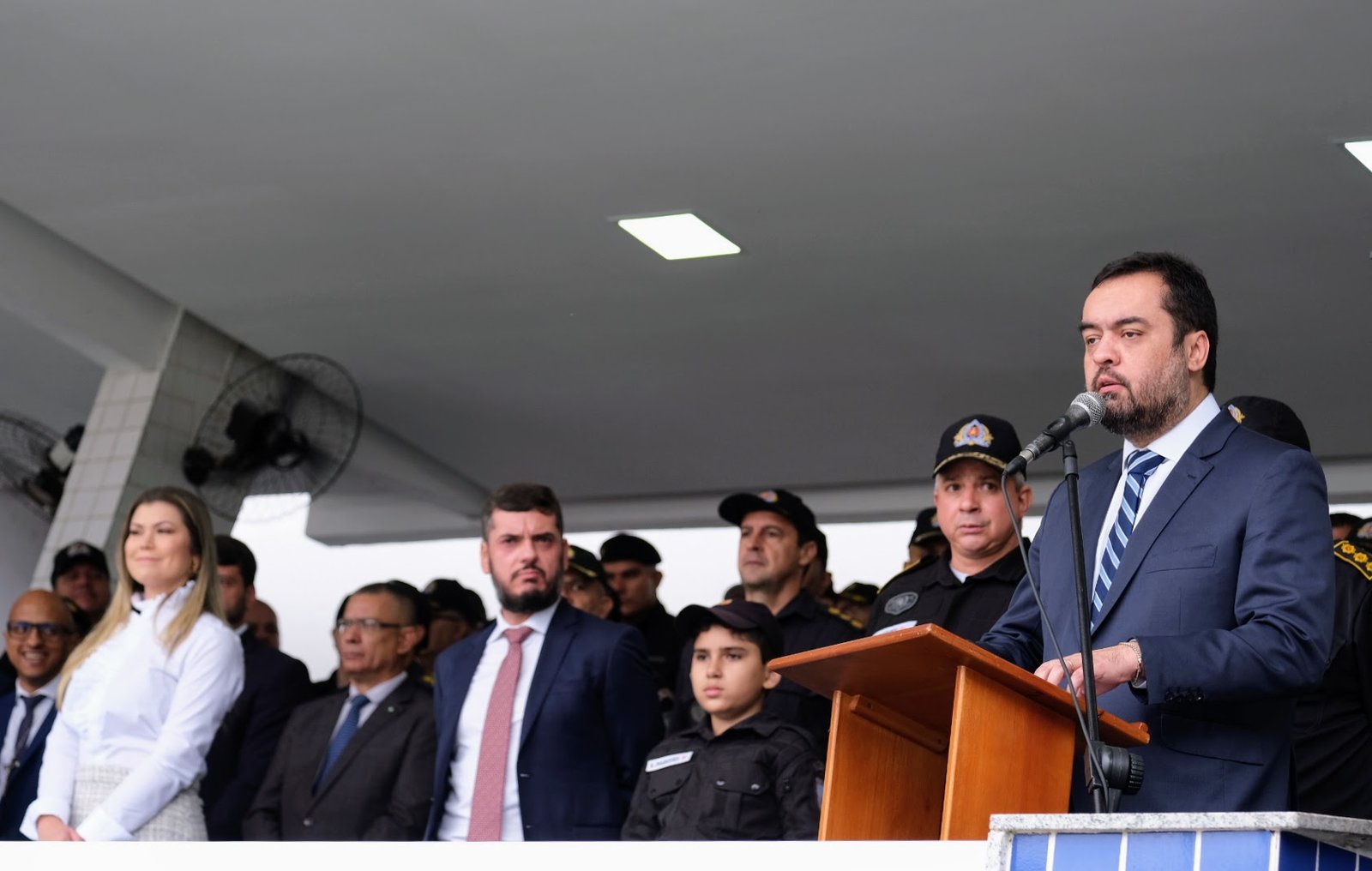 Governador recebe 146 novos PMs para combater crimes no Rio