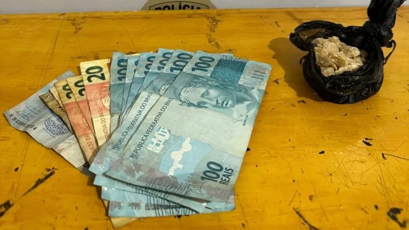 Homem chama polícia para salvar namorada e é preso por tráfico