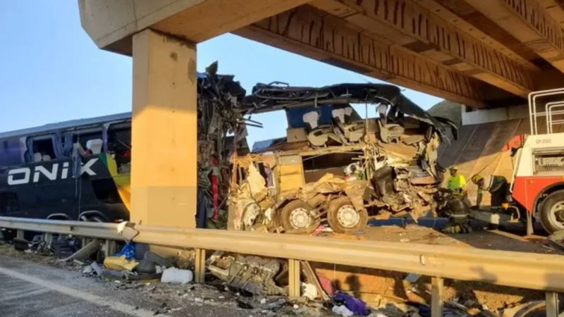 Idoso foragido é preso após acidente de ônibus em SP