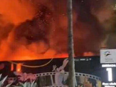 Incêndio destrói Casa Warner no Shopping Nova América - Vídeo