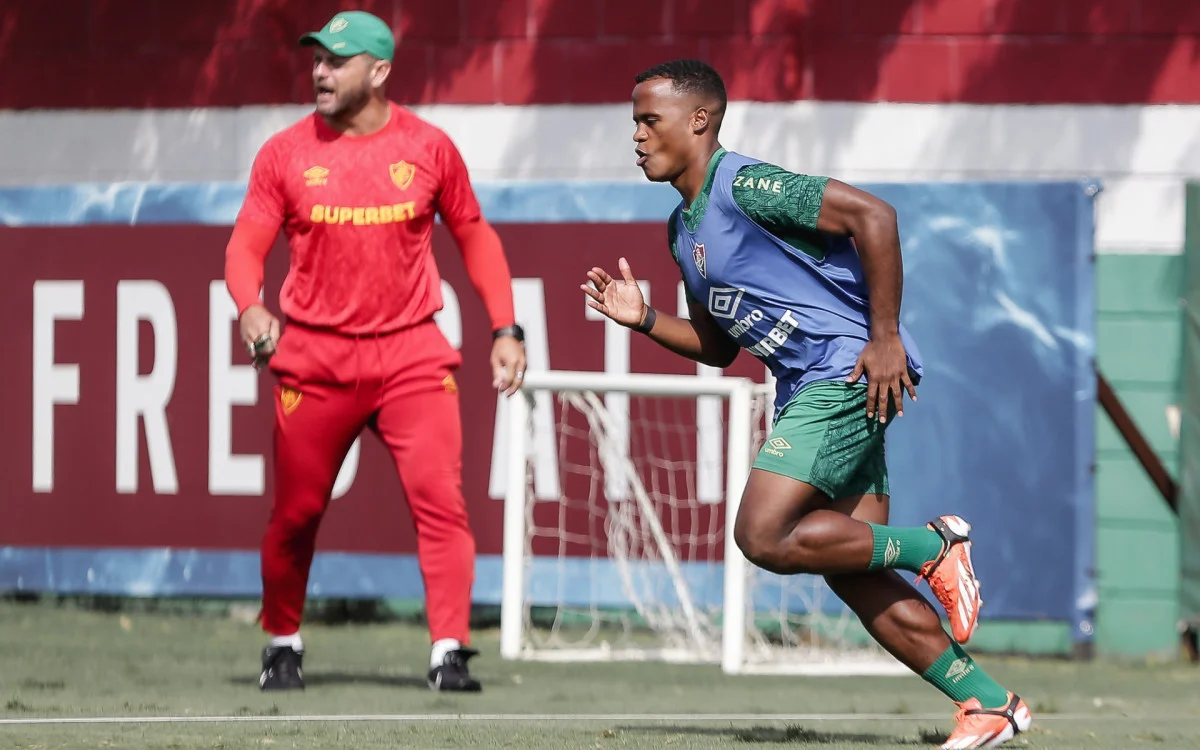 Jhon Arias retorna ao Fluminense após Copa América - Vídeo