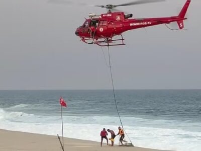 Jovem é resgatado por helicóptero dos Bombeiros em Maricá