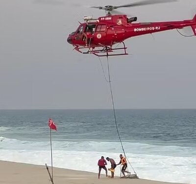 Jovem é resgatado por helicóptero dos Bombeiros em Maricá