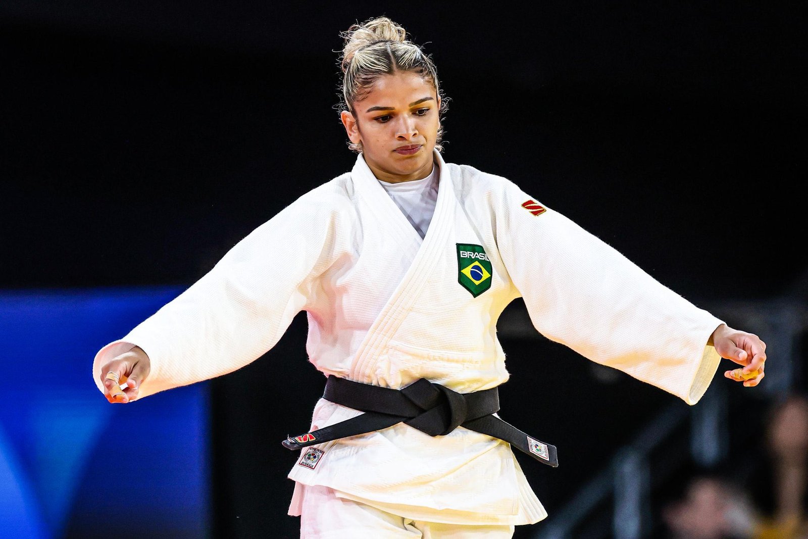 Larissa Pimenta vence repescagem e fatura Bronze