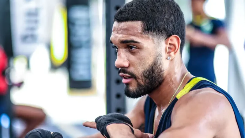 Luiz 'Bolinha' Oliveira é eliminado nas oitavas de final do boxe