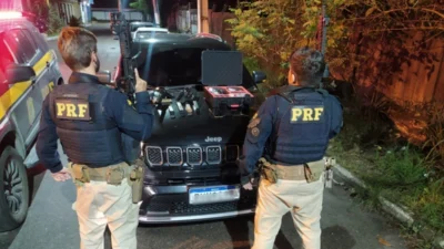 PRF prende dupla com carro roubado em Caxias