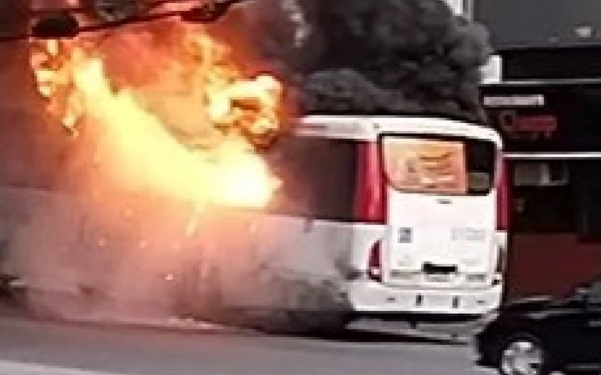 Pane elétrica provoca incêndio em ônibus no Rio