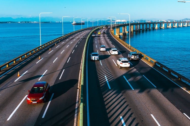 Colisão na Ponte Rio-Niterói causa congestionamento