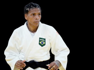 Rafaela Silva domina e avança no judô em Paris