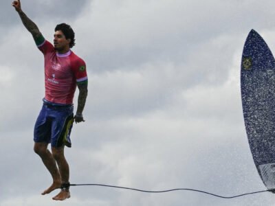 Surfe: Gabriel Medina vence e avança nas quartas das Olimpíadas