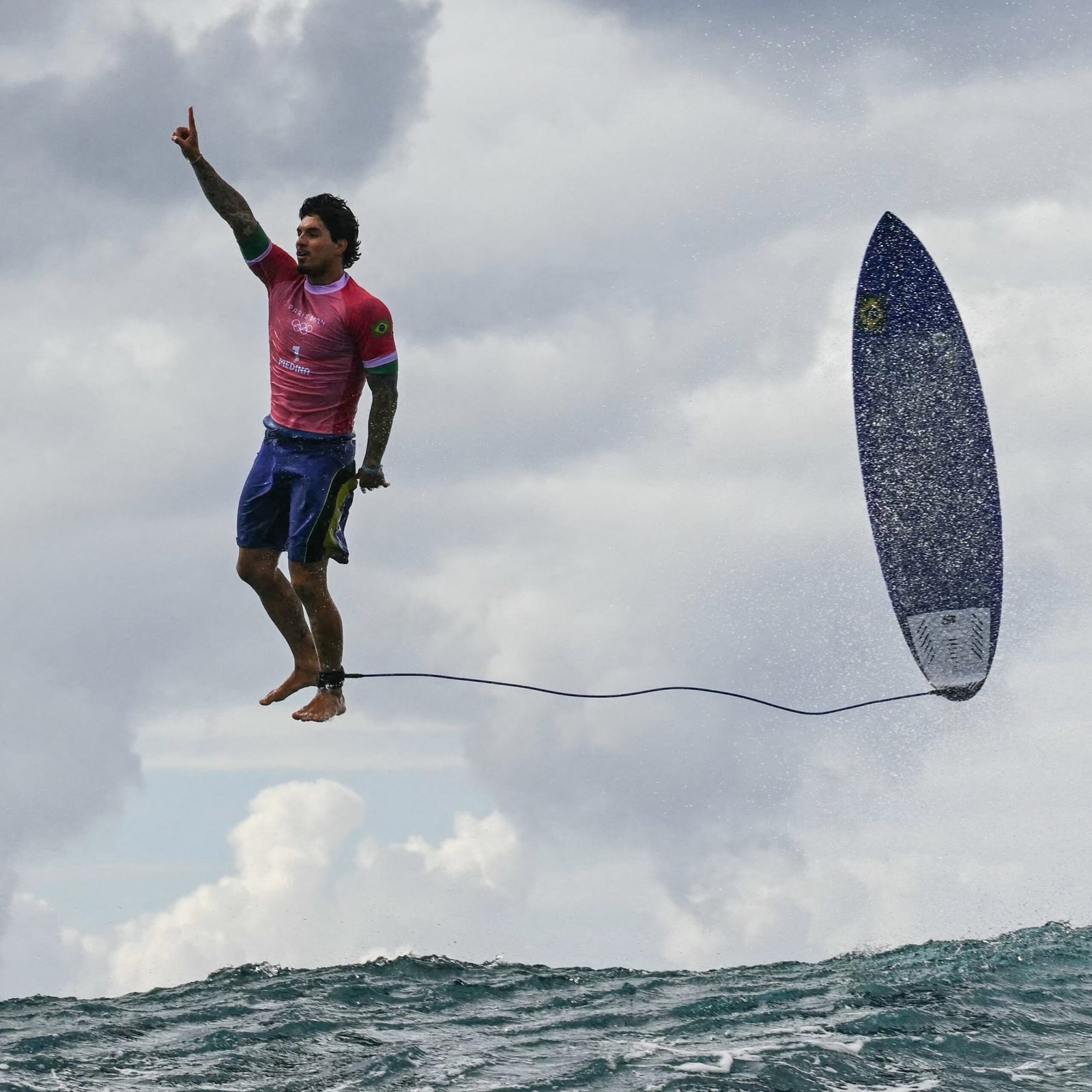 Surfe: Gabriel Medina vence e avança nas quartas das Olimpíadas