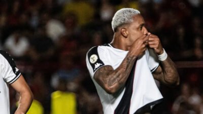Vasco vence Atlético-GO e enfileira mais uma no Brasileirão
