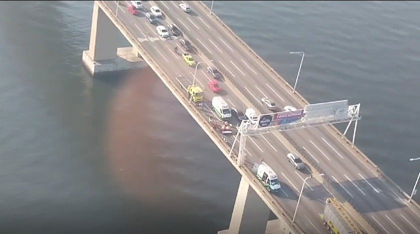 Acidente trava trânsito na Ponte Rio-Niterói nesta terça-feira (20) | Reprodução