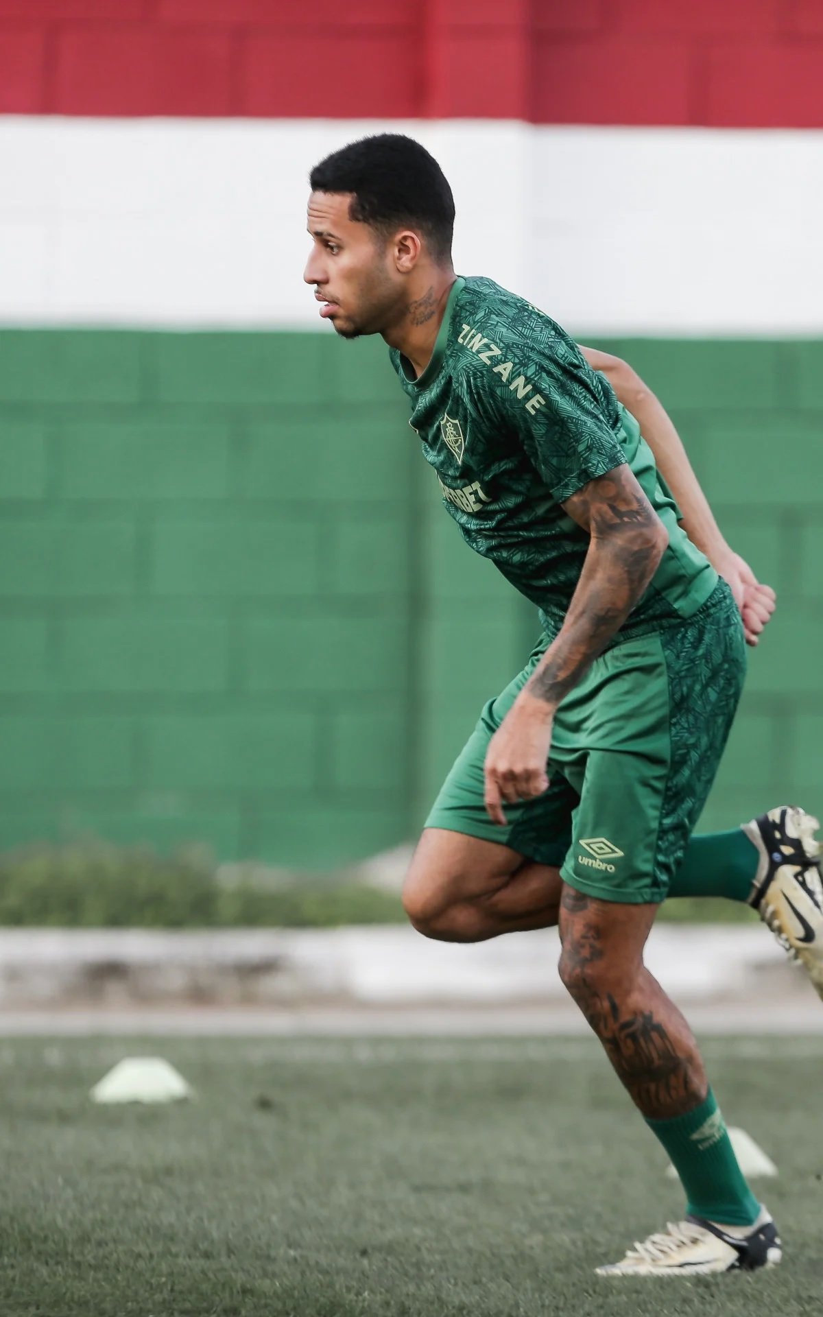 Alexsander aceita proposta saudita e Fluminense negocia venda