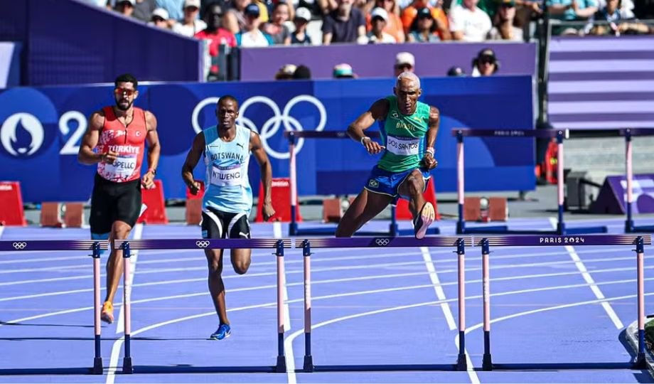 Alison dos Santos e Matheus Lima estão nas semifinais do atletismo