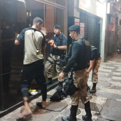 Assaltante preso com faca no Centro de Niterói