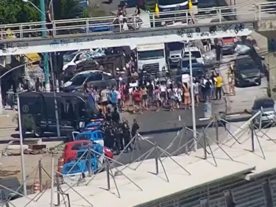 BRT parado por protesto contra demolições - Vídeo