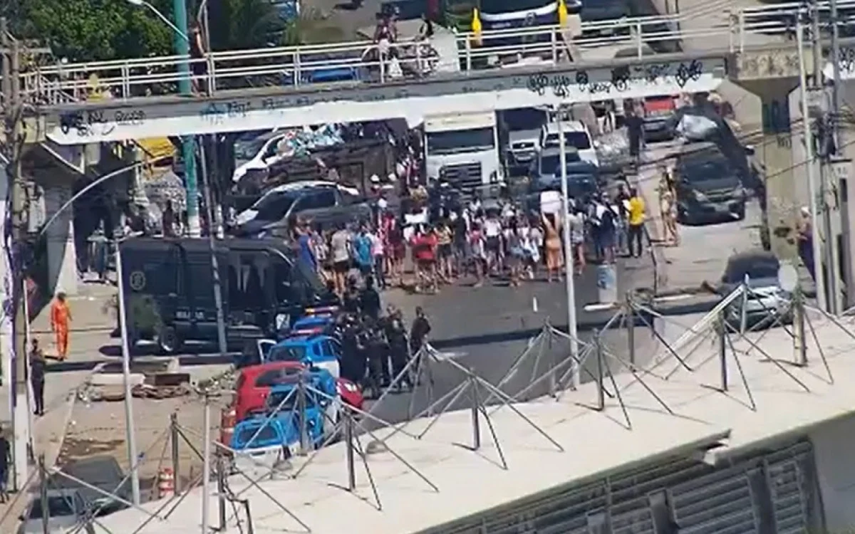 BRT parado por protesto contra demolições - Vídeo