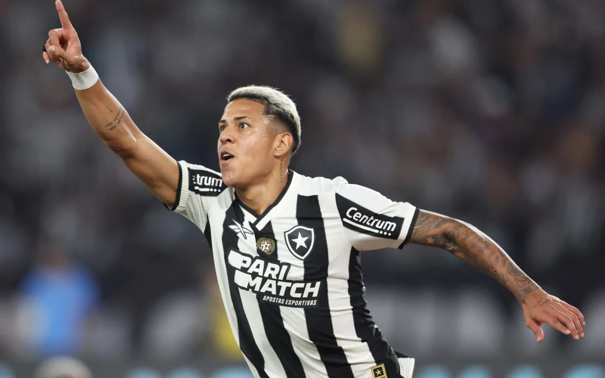 Botafogo amassa o Flamengo no Nilton Santos