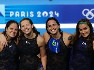 Brasil termina em 7º no revezamento 4x200m livre feminino