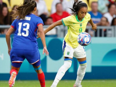 Brasil vence a França e está nas semifinais em Paris