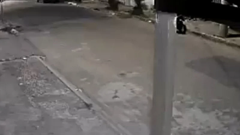 Câmera registra momento que padeiro é atingido por tiro