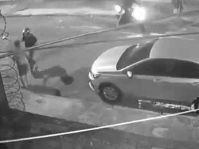 "Desculpa aí tia": Bandido pede perdão após assalto - Vídeo