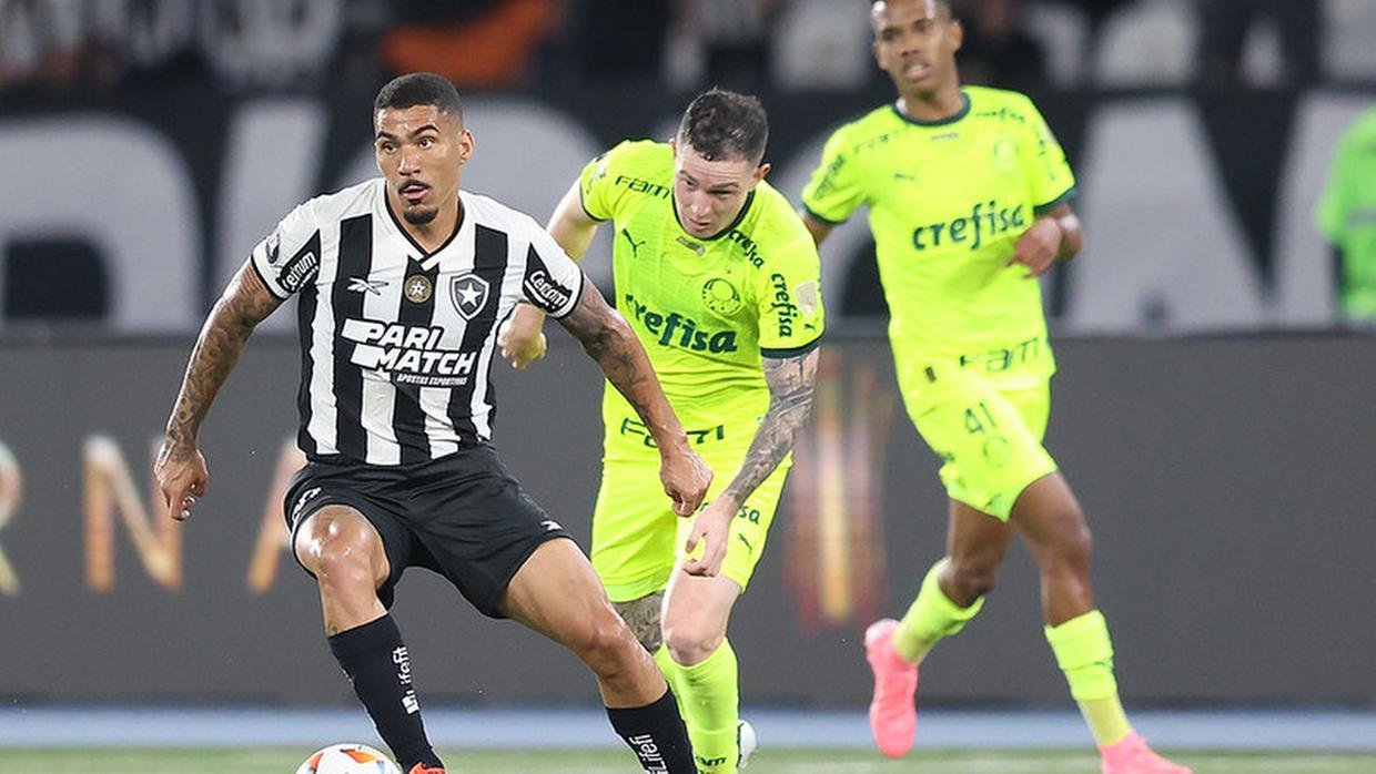 Em jogo emocionante, Botafogo avança na Libertadores