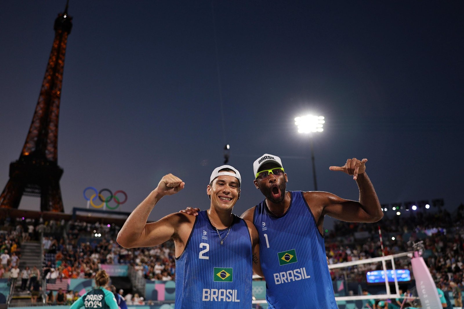 Evandro e Arthur continuam invictos no vôlei de praia em Paris