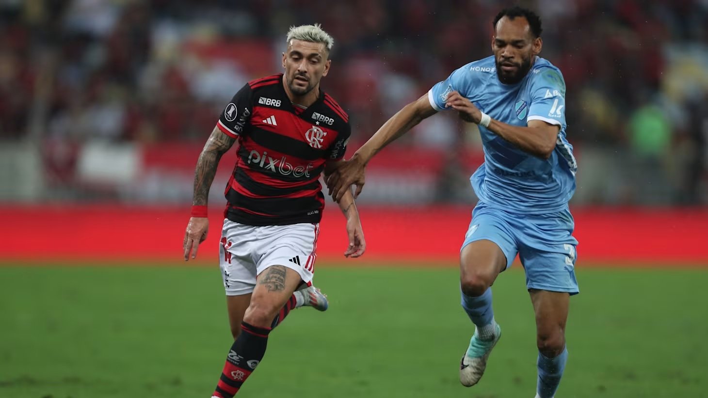 Flamengo sofre, mas avança nas quartas da Libertadores