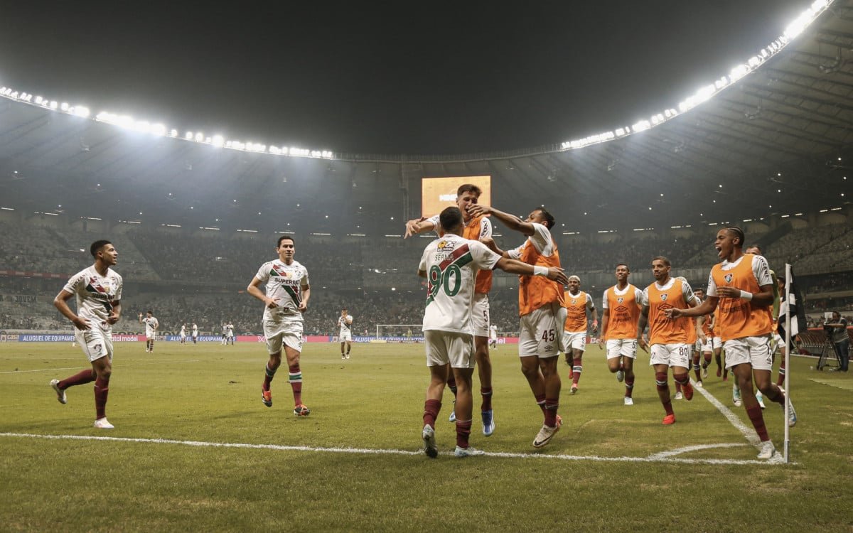 Fluminense vence o Atlético-MG e deixa o Z4 do Brasileirão