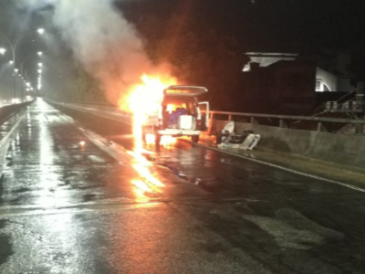 VÍDEO! Incêndio em carro interdita elevado Paulo de Frontin no Rio | Reprodução/COR