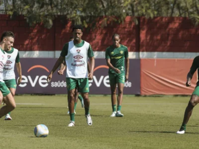 Keno treina com bola e pode voltar para reforçar o Fluminense